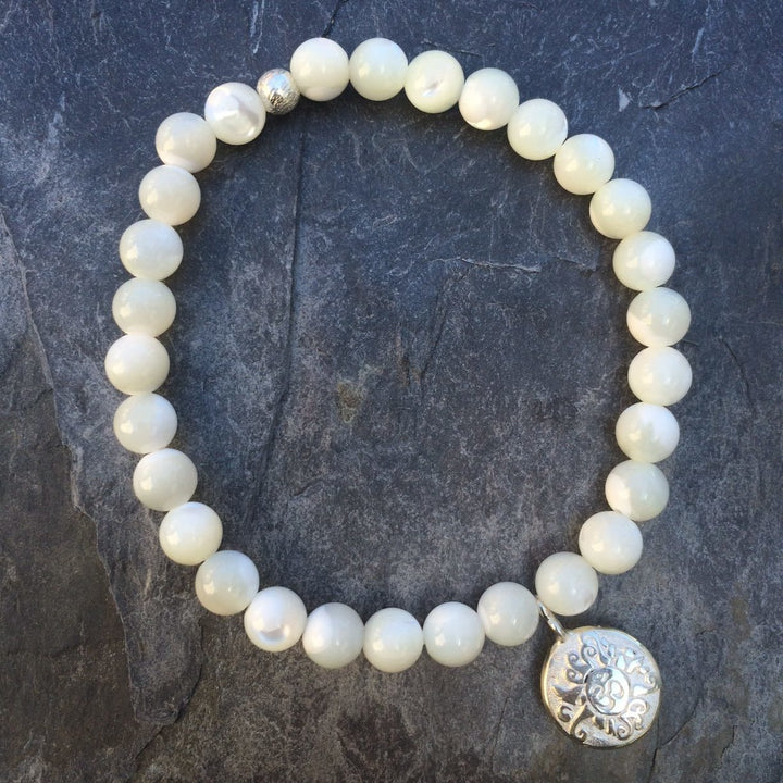 Handala Perlmutt online kaufen spirituelles Edelstein Armband mit Malasonne Silber 